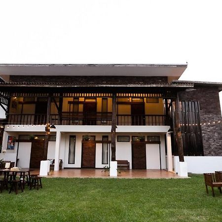 Croissant Hotel And Cafe Chiang Rai Exteriör bild