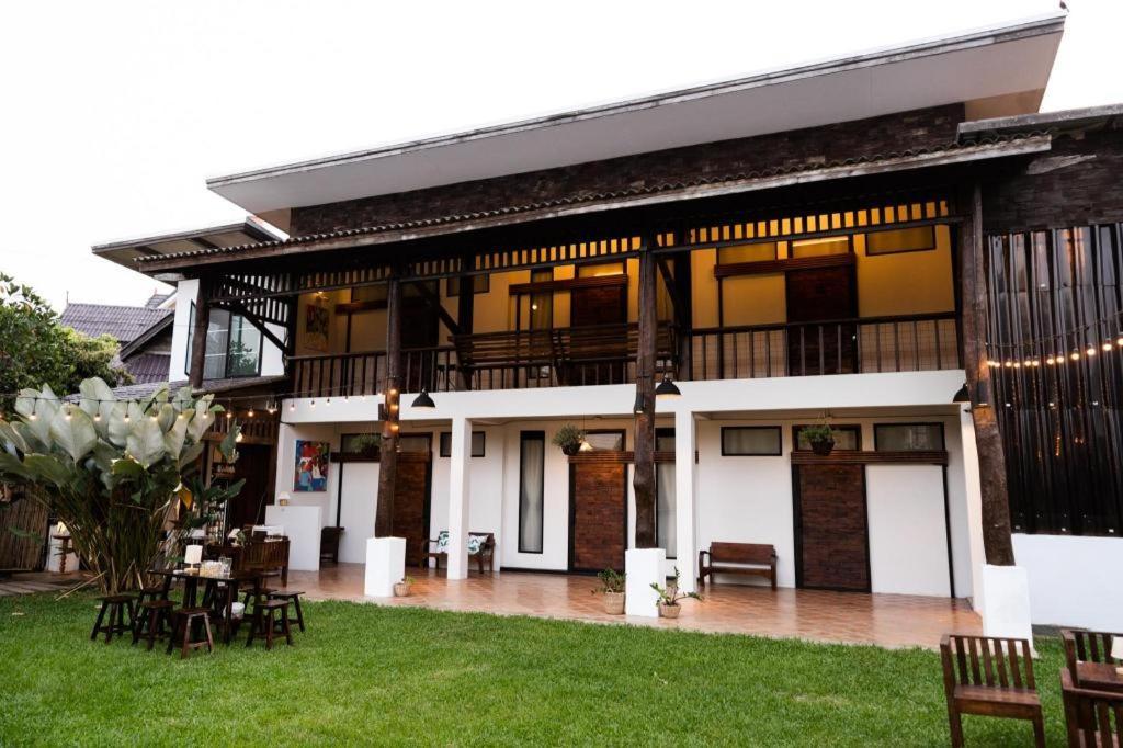 Croissant Hotel And Cafe Chiang Rai Exteriör bild